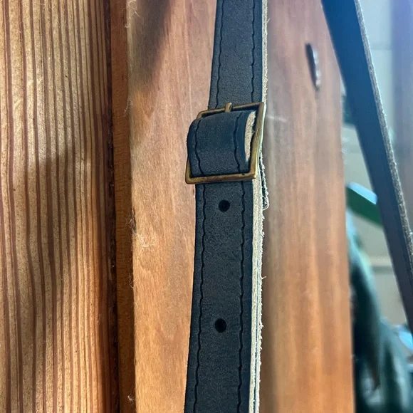 Portland Leather Crossbody or Shoulder Bag - Picture 5 of 8